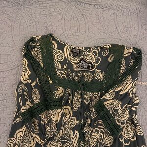 NWT Angie Forest Green and Cream Floral Blouse